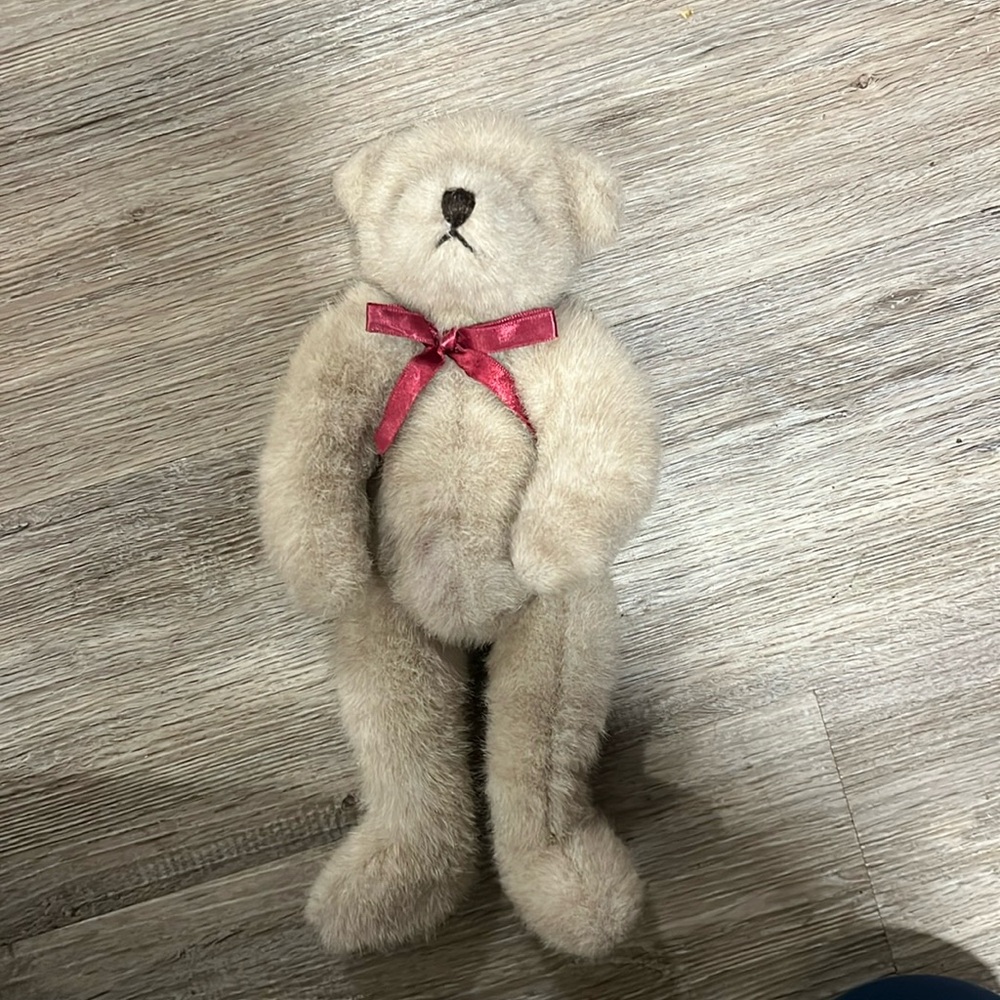 Ganz Vintage 1993 Bear
